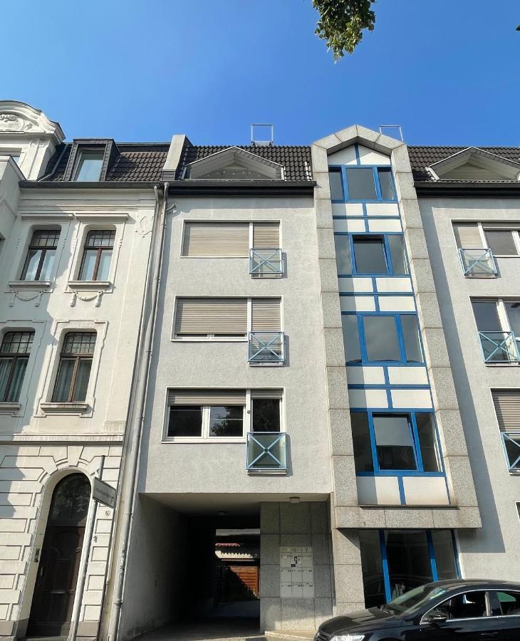 Golden Design Apartment Familie Business 6 Pers Buero Fitnessecke Naehe Messe Dus 1000 Mbit Duisburg Exterior photo
